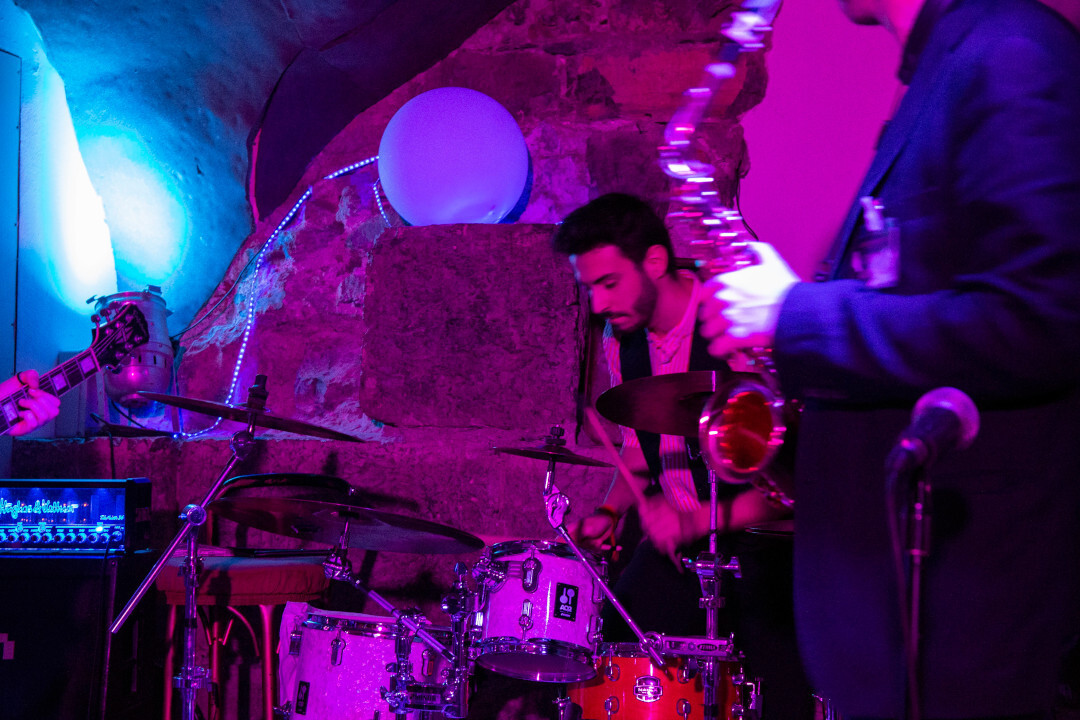 :Papille Gustative live at Lucrezia, anna singing